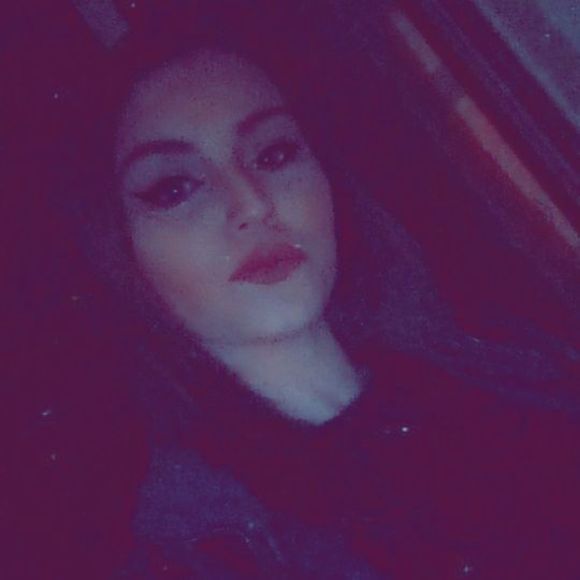 Meet your Posher, Alison - Picture 1 of 1